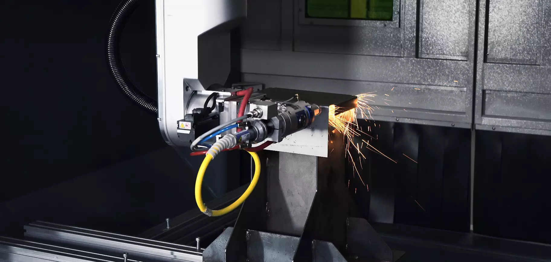 Five-axis cutting head processing a shaped metal section